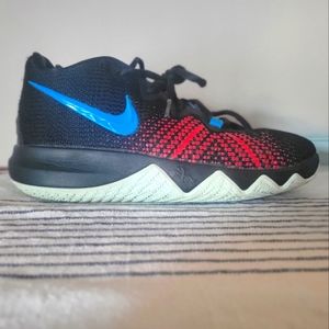 Nike Kyrie Flytrap Boys Youth Basketball Shoes AA1154-004